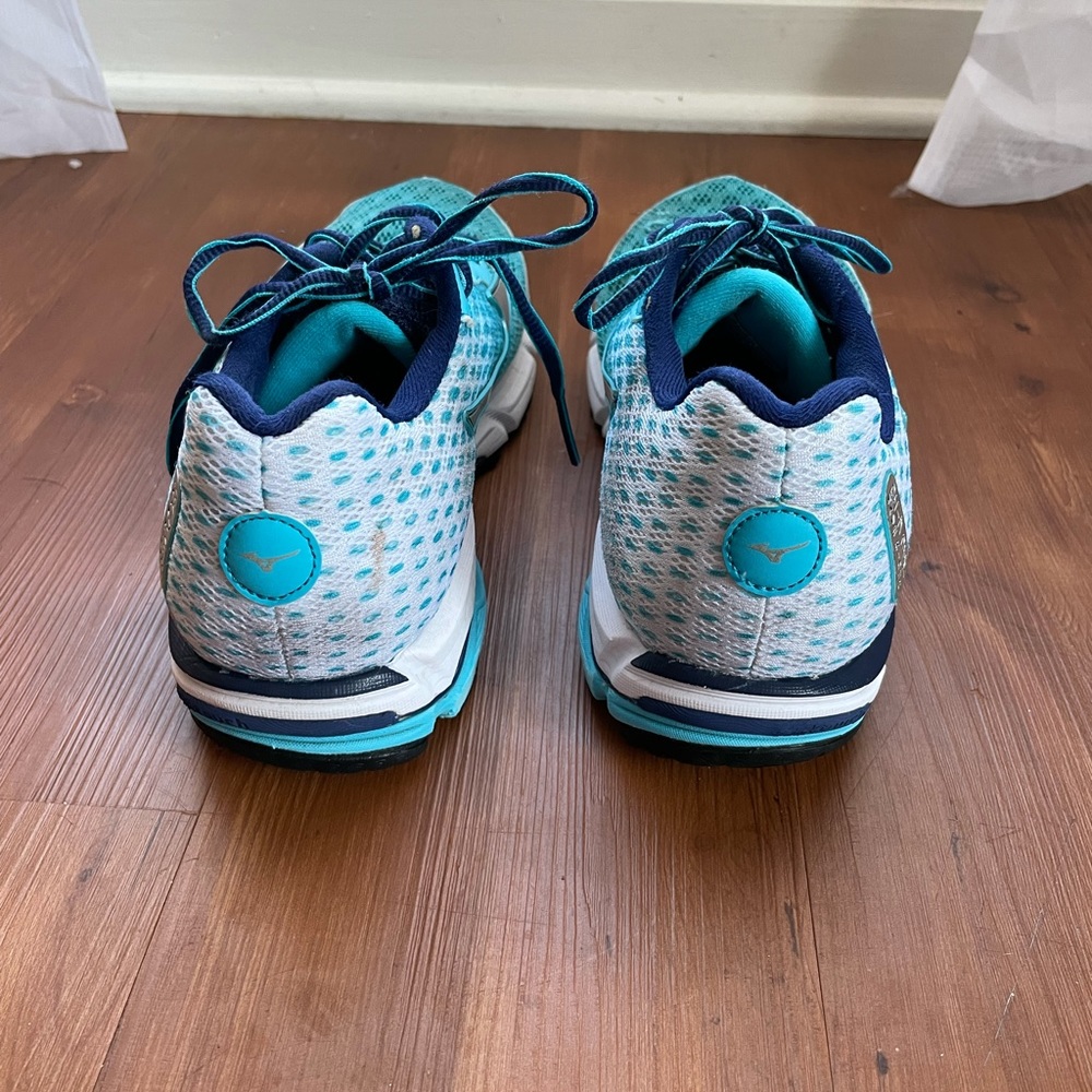 Mizuno Wave Rider 18 Shoes - Picture 2 of 8